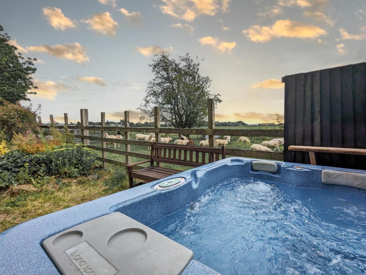 The Gilpin Farmhouse, Lake District Getaway Levens ภายนอก รูปภาพ