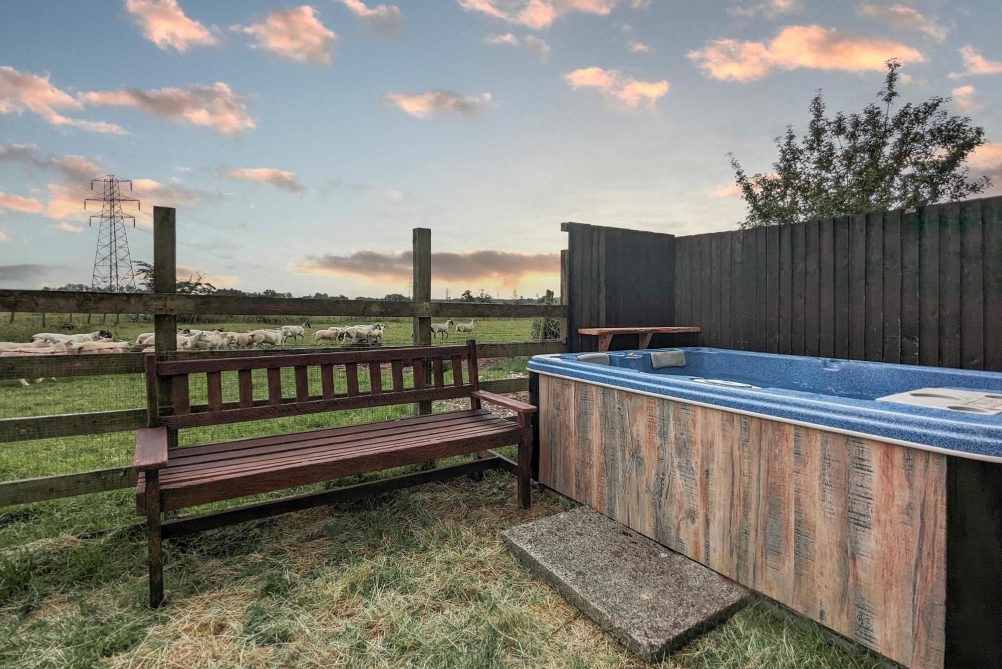 The Gilpin Farmhouse, Lake District Getaway Levens ภายนอก รูปภาพ