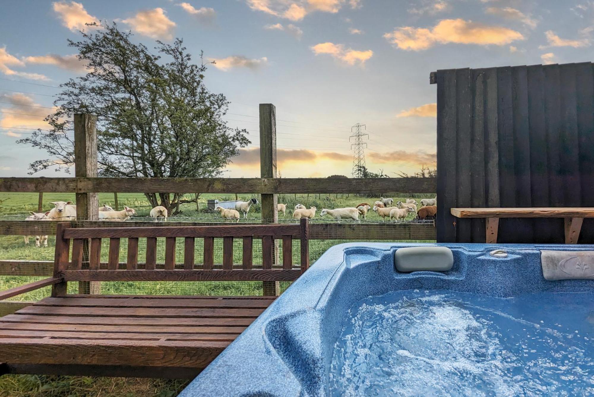 The Gilpin Farmhouse, Lake District Getaway Levens ภายนอก รูปภาพ